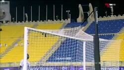 Enlace a Othman Coulibaly sufre un ataque cardiaco en mitad de partido de la liga de Qatar.