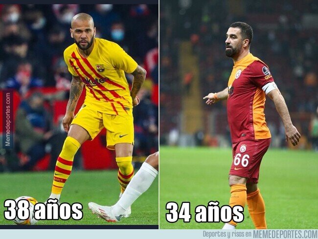 1152695 - Arda Turan es un jugador profesional de fútbol. O eso dice su credencial.