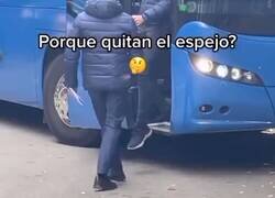 Enlace a Por esto es que el Barça quita el retrovisor de su autobús