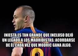 Enlace a Basta de complejos, Iniesta se pudo retirar a los 25 años y aun así seguiría teniendo mejor carrera que Modric