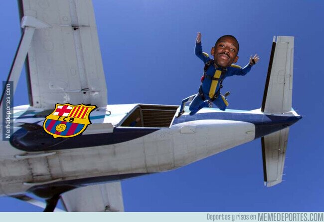 1153457 - Dembélé se cae del avión hacia Bilbao
