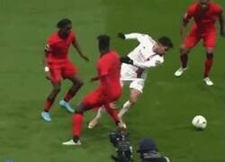 Enlace a El impresionante caño de Paquetá con tres pisadas.