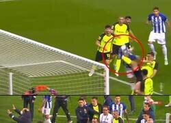 Enlace a La bochornosa pelea que generó una falta sobre Pepe en el clásico entre Porto y Sporting