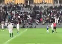 Enlace a Azpilicueta se lleva toda la atención del Palmeiras que querían incomodarlo antes de cobrar el penalti y al final le da la pelota a Havertz.