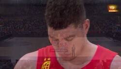 Enlace a Minuto de silencio en el España-Ucrania. Algunos no contuvieron las lágrimas