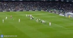 Enlace a El brutal golazo de Bebé contra el Betis. Basicamente Roberto Carlos diestro.