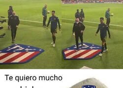 Enlace a Los atléticos empiezan a respetar a Cristiano al evitar pisar su escudo