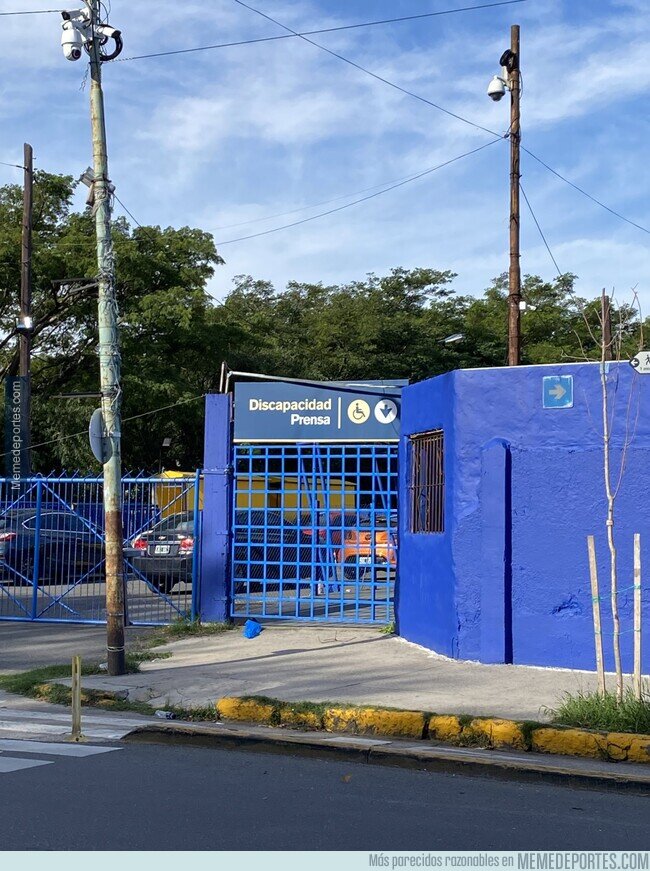 1156498 - En la Bombonera, el acceso de la prensa y los discapacitados es el mismo. Pues eso...