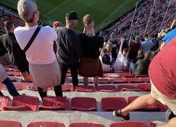 Enlace a Polémica con el Sevilla por el 'peligro' de los asientos para visitantes en el Sánchez Pizjuán