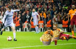 Enlace a Los defensas turcos lo vieron desde una posición privilegiada