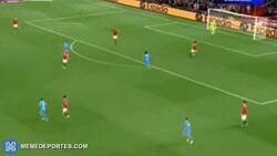 Enlace a Este es Harry Maguire. He visto tractores con mejor torque para girar que él