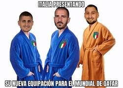 Enlace a Italia siempre saca equipaciones preciosas