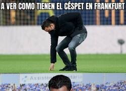 Enlace a Xavi llegando al Waldstadion