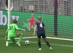 Enlace a Blooper bochornoso en la champions femenina. Un gol incómodo de ver.
