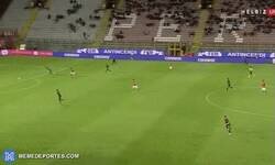 Enlace a El Blooper de Buffon en la Serie B que terminó dándole la victoria al Perugia sobre el Parma