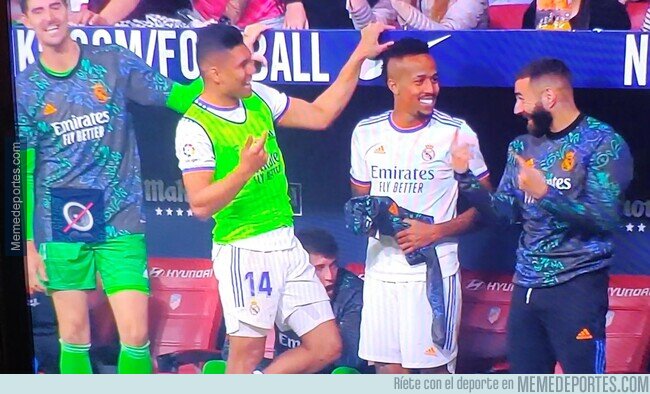 1161288 - La preocupación del Madrid por perder el Derbi. El tercer portero bostezando en el fondo me ha dado mareos.