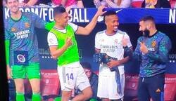 Enlace a La preocupación del Madrid por perder el Derbi. El tercer portero bostezando en el fondo me ha dado mareos.