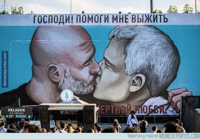 1163663 - El mural donde Pep y Mou se besan