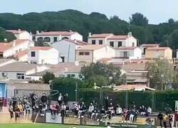 Enlace a Impresionante Cristiano Jr, calca los tiros libres de su padre en todos los detalles.