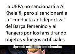 Enlace a Pero cuando encienden bengalas los fans del PSG no pasa nada