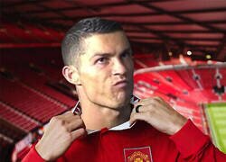 Enlace a Cristiano presentando la nueva camiseta del United