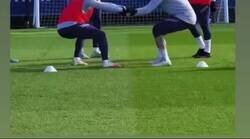 Enlace a ¿Y esto? Neymar presuntamente ignora a Mbappé en un entrenamiento para hacerlo con Messi