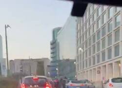 Enlace a Bakayoko es confundido por la policia italiana, es cacheado y apuntado con pistola.