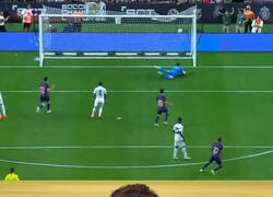 Enlace a Raphinha después de reventar la escuadra de Courtois