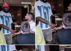 Enlace a Insigne (1.63) conoce a LeBron James (2.06)
