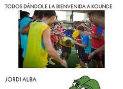 Enlace a Hubiera estado genial que usara un balón en el pasillo de collejas.