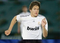 Enlace a El pasado blanco del nuevo lateral azulgrana