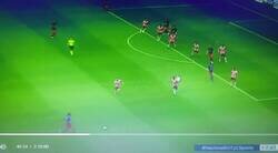 Enlace a Surreal este saque de banda. No se dio cuenta nadie, ni rivales, ni el árbitro, ni el relator...