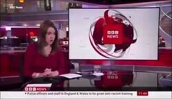 Enlace a La BBC se disculpa después de que este mensaje sobre el Man Utd apareciera en pantalla. Los becarios, tu sabes...