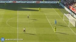 Enlace a El drama del United se refleja en el segundo gol. Convierten un saque de arco en esto...