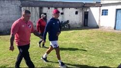 Enlace a La secuencia de Suárez llegando a las instalaciones del humilde Liverpool de Belvedere.