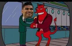 Enlace a Casemiro firmando su condena deportiva