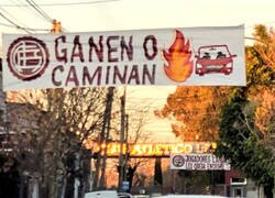 Enlace a Fans de Lanús amenazan a sus jugadores de quemar sus coches si no ganan