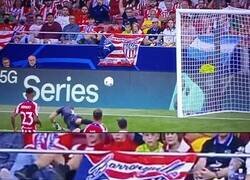 Enlace a Ya le volvieron a cambiar el escudo al Atleti...