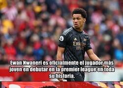 Enlace a Ethan Nwaneri, un adolescente jugando en la Premier