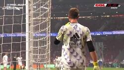 Enlace a Courtois le enseña su tatuaje de la Champions a un colchonero que le llamaba 'pesetero'