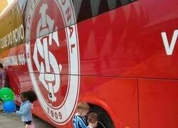 Enlace a Se nota la mano de los padres