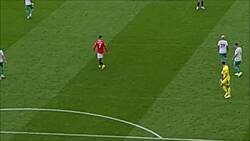 Enlace a El 'gol' de Cristiano desde las gradas. El silbatazo suena justo antes del toque del defensa al portero.