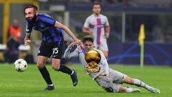 Enlace a Benzema saliendo con su Balon de Oro