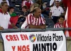 Enlace a No existe un checo grato.