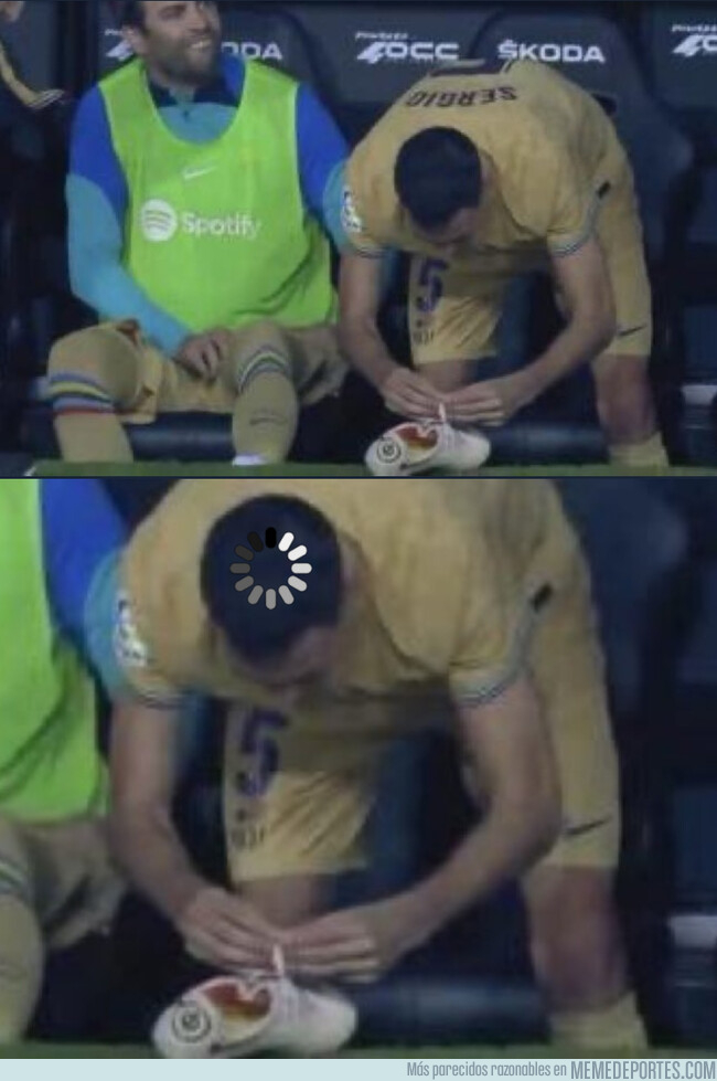 1173303 - Desatar los cordones de una bota se le complicó a Busquets