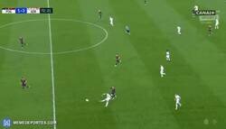 Enlace a Brutal golazo de Podolski a 60 metros del arco