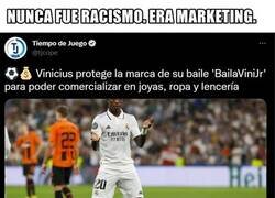 Enlace a Para esto era tanta parafernalia, para vender ropa interior