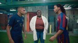Enlace a Este anuncio de Nike lleno de estrellas del fútbol está haciendo llorar de emoción a todos los aficionados