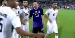 Enlace a De Paul siguiendo a todos lados a Messi como guardaespaldas. Hasta ahí, Rodrigo.