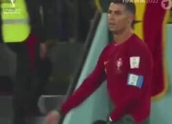 Enlace a Cristiano buscando un poco de botox en sus partes para reafirmarse los labios un poco